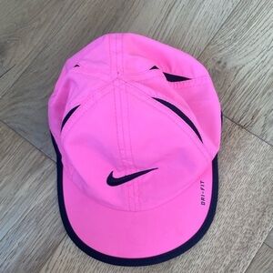 Nike feather lite baseball hat